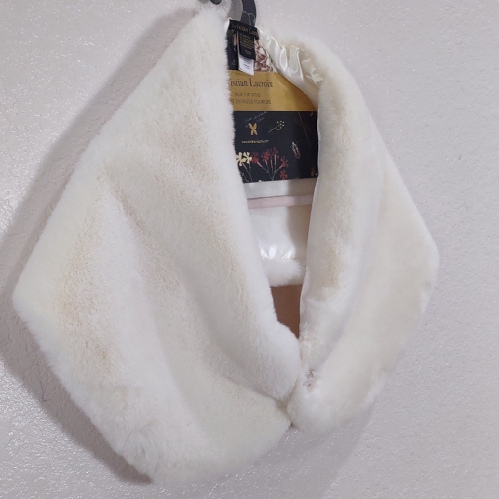 Christian Lacroix Cream Faux Fur Stole - Picture 7 of 17